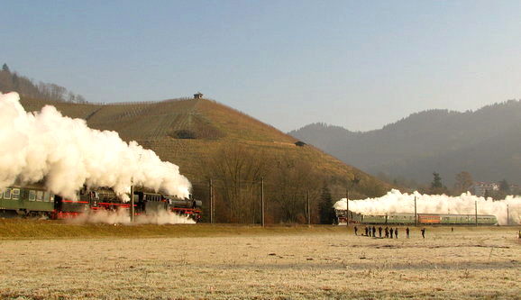 Dampfzug-Kreuzung bei Gengenbach