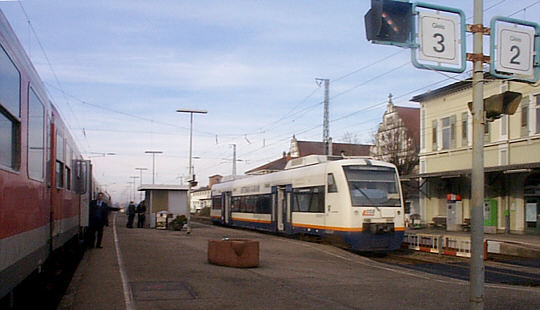 Überholung in Gengenbach über Gleis 3, Übergang ist frei