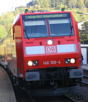 146 109 auf Präsentationsfahrt mit Dostos auf der Schwarzwaldbahn